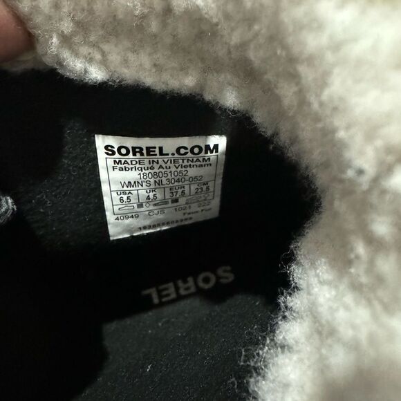 SOREL NWT Explorer Carnival with Faux Fur Collar - Picture 11 of 12